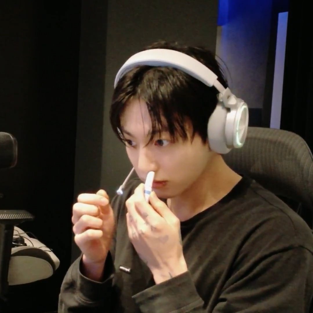 PEPPERMINT INHALER USED BY JUNGKOOK (RANDOM COLOR - SAME SCENT)